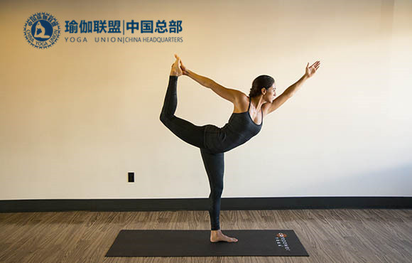 霍思燕塑形练哪些瑜伽教练体式？分享5个塑形体式给你！
