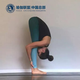 瑜伽教练都用哪些体式拉伸小腿？6个拉伸体式告诉你