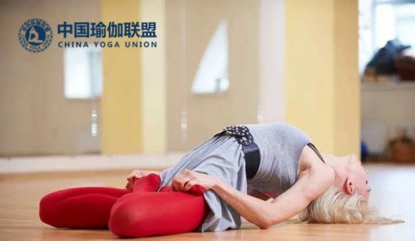 瑜伽教练用什么体式调理失眠？教你5个调理失眠体式！