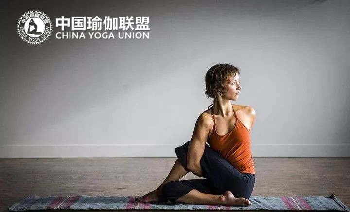 瑜伽教练资格证书